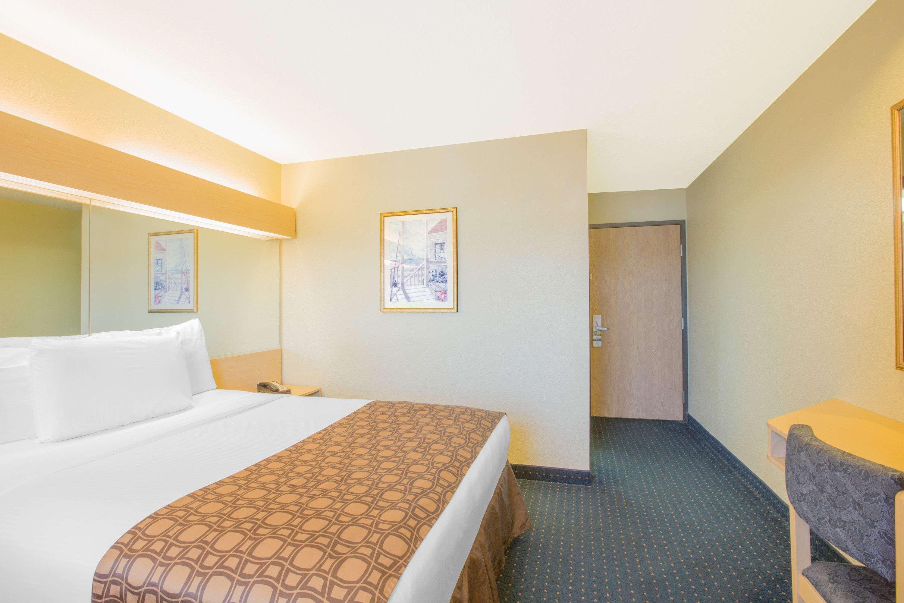 Microtel Inn & Suites By Wyndham Albertville Exterior photo