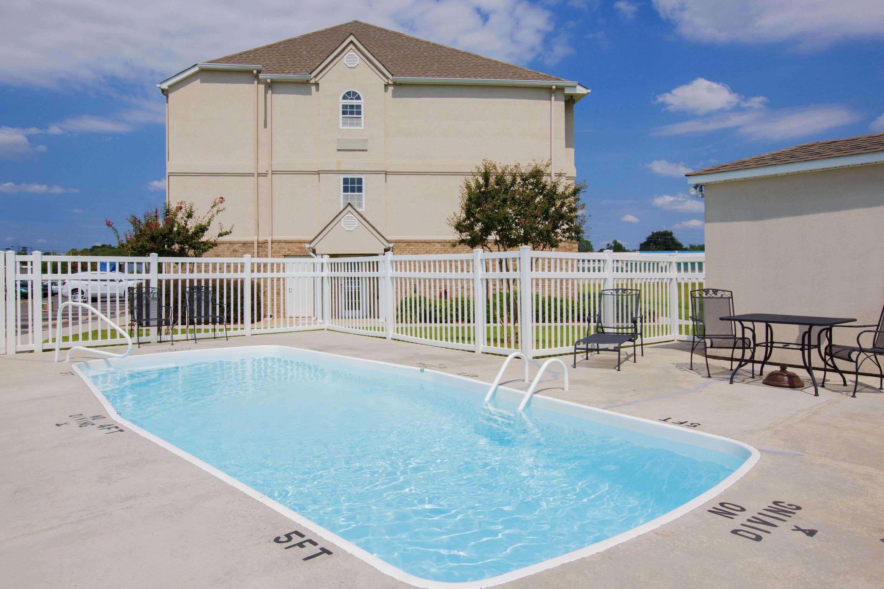 Microtel Inn & Suites By Wyndham Albertville Exterior photo