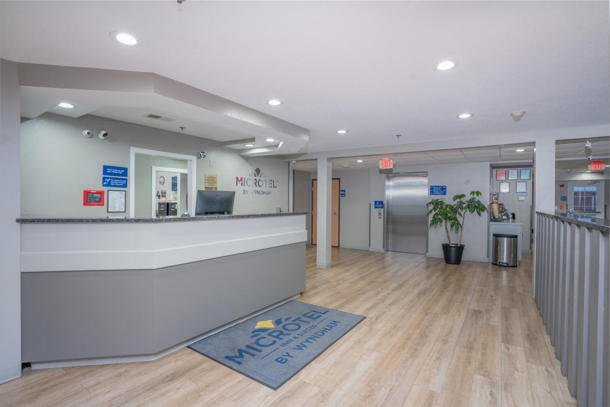 Microtel Inn & Suites By Wyndham Albertville Exterior photo